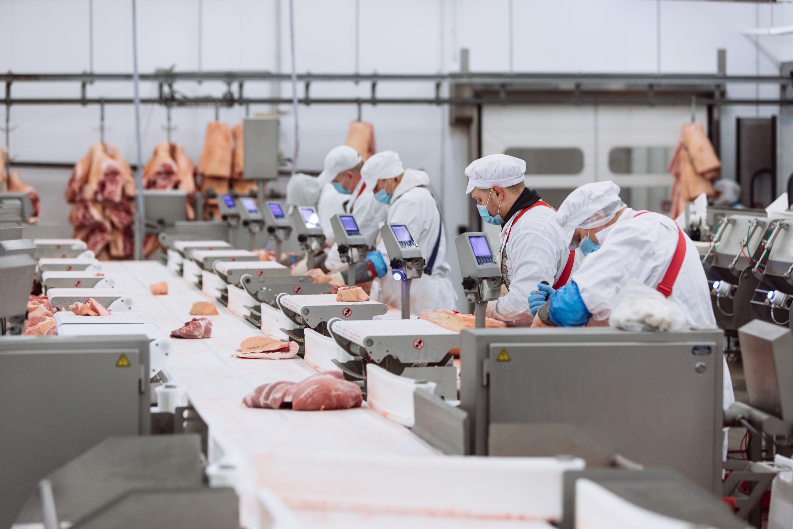 Pieaugošās inflācijas dēļ izvēlas kvalitatīvāku gaļas produkciju – pirmajā trimestrī  pārdotā apjoms palielinājies par 22%
