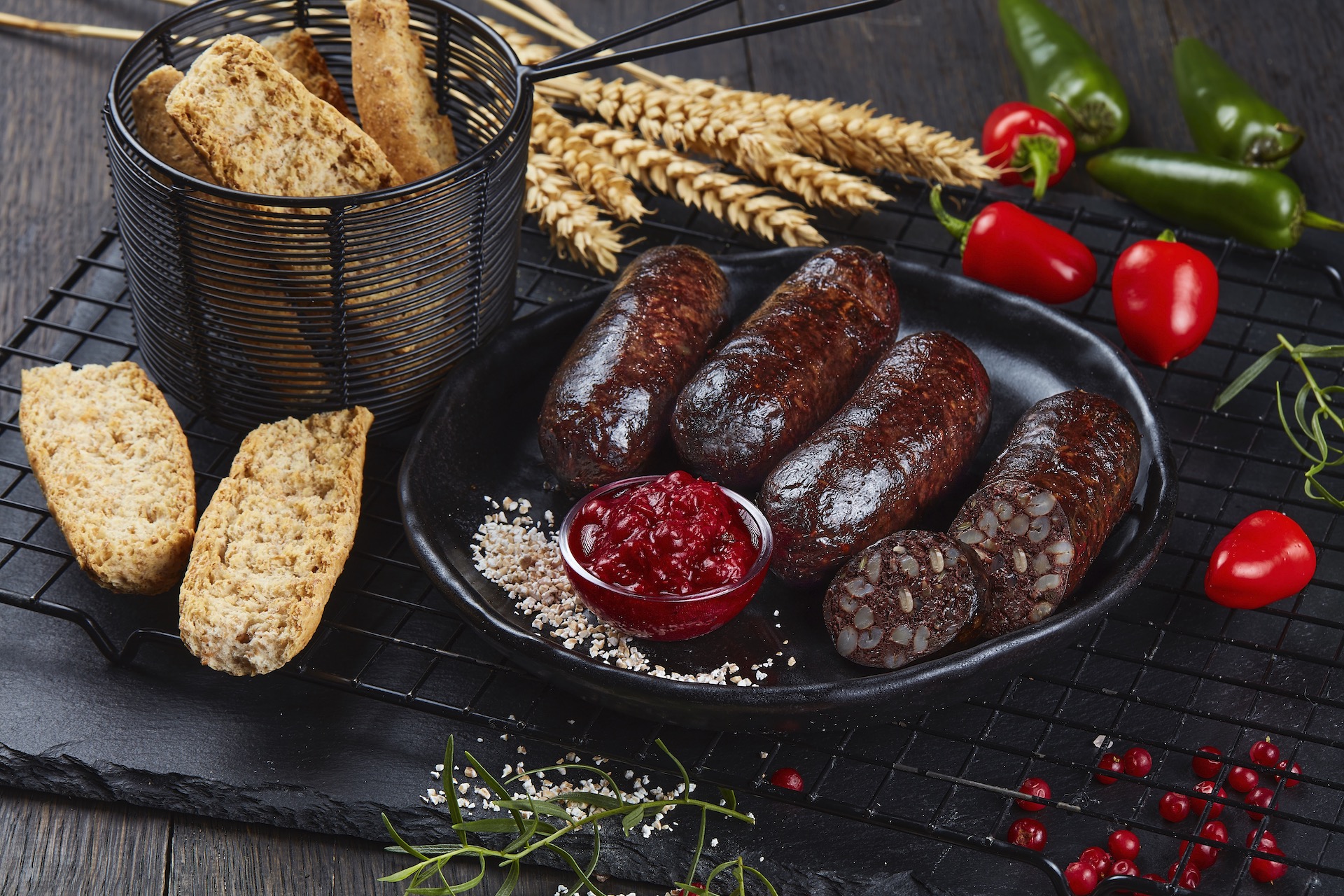 Pealt krõbe, seest parajalt küps verivorst on iga jõululaua unistus. Kuidas selleni jõuda, selgitab Nõo Lihatööstuse tehnoloog ja tunnustatud kokk Marko Kokmann